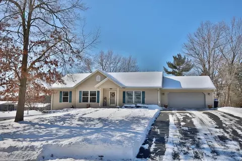 809 Pine Dr, Wisconsin Dells, WI 53965