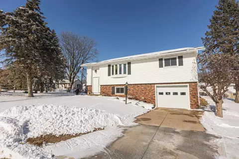 860 Grace St, Platteville, WI 53818