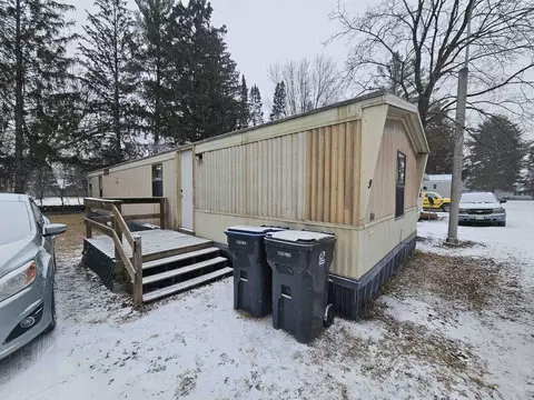 615 S Market St # 9, Westfield, WI 53964