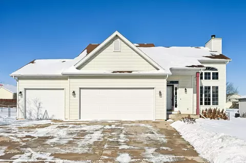 322 Overlook Ter, Marshall, WI 53559