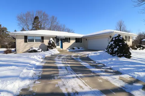 114 Arbor Hill Dr, Janesville, WI 53548