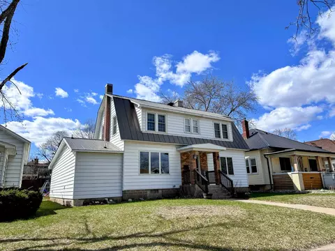 613 S Wacouta Ave, Prairie Du Chien, WI 53821