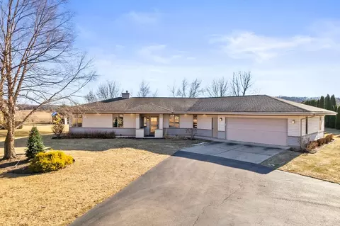 w14085 West Point Drive, Prairie Du Sac, WI 53578