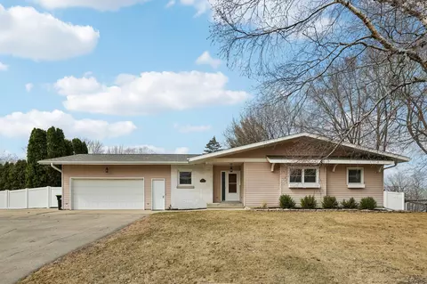 118 Mohawk Dr, Beaver Dam, WI 53916