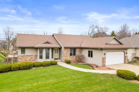 636 S 1st St, Mount Horeb, WI 53572