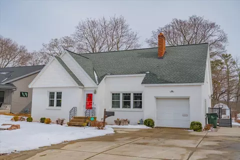 150 1st St, Prairie Du Sac, WI 53578
