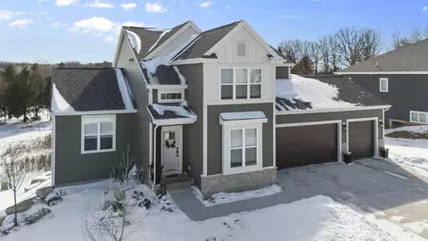 664 Ridge View Ln, Oregon, WI 53575