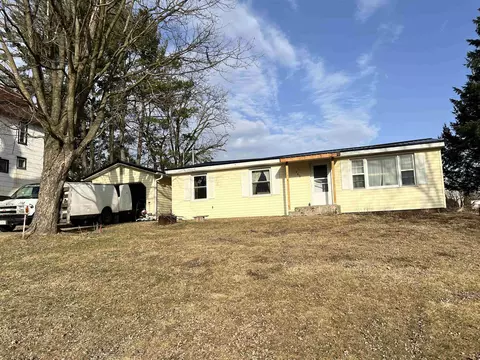 665 S Court St, Platteville, WI 53818