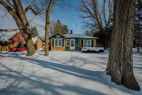 522 22nd Ave, Monroe, WI 53566