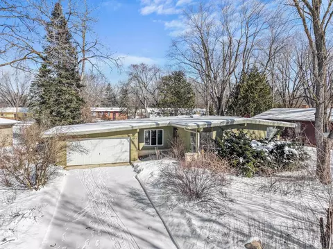5762 Kroncke Dr, Madison, WI 53711