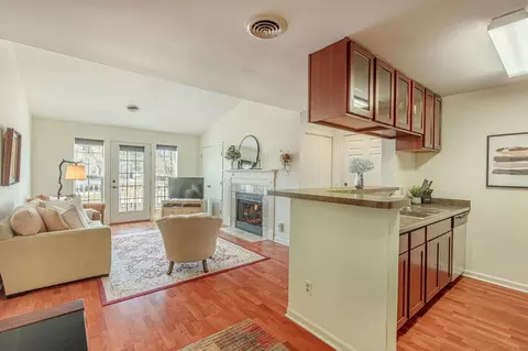 701 Harbor House Dr #8, Madison, WI 53719