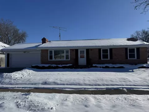 1949 S Crosby Ave, Janesville, WI 53546