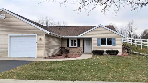 101 Elizabeth Ct, Deerfield, WI 53531