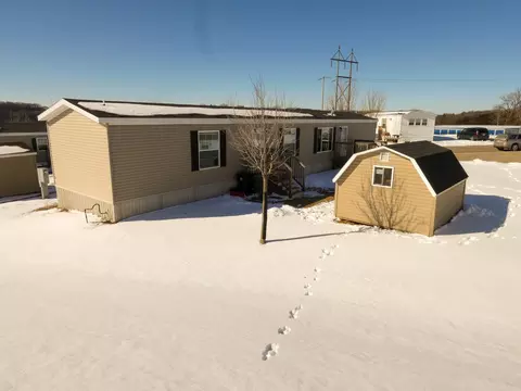 580 Ski Park Ln, Dubuque, IA 52001