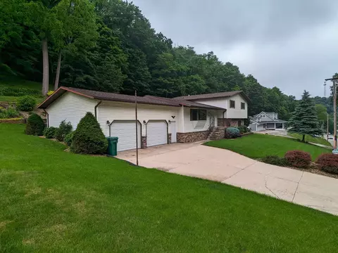 950 Garnavillo Ave, Mcgregor, IA 52157