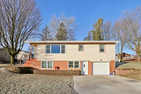 210 Vern Ct, Dodgeville, WI 53533
