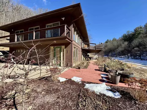 e7068 Hemlock Road, North Freedom, WI 53951
