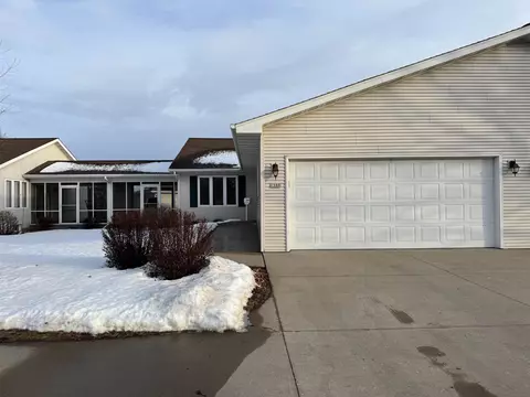 1389 W South Park Ave, Oshkosh, WI 54904