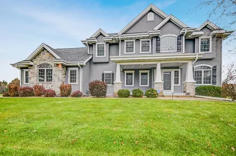6393 Irving Dr, Sun Prairie, WI 53590