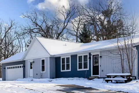 w8989 Ripley Road, Cambridge, WI 53523