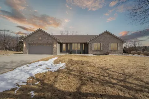 8324 N Ridge Trl, Milton, WI 53563