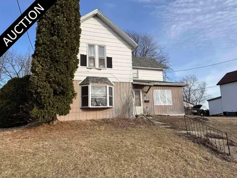 164 S High St, Mayville, WI 53050