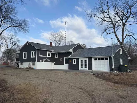 936 N Main St, Prairie Du Chien, WI 53821
