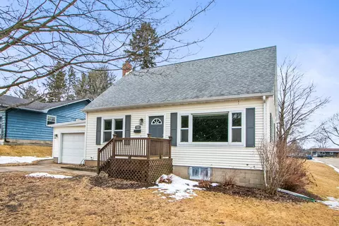 308 S 1st St, Mount Horeb, WI 53572