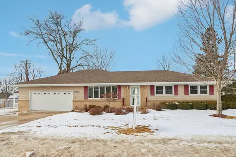 306 N Division St, Waunakee, WI 53597