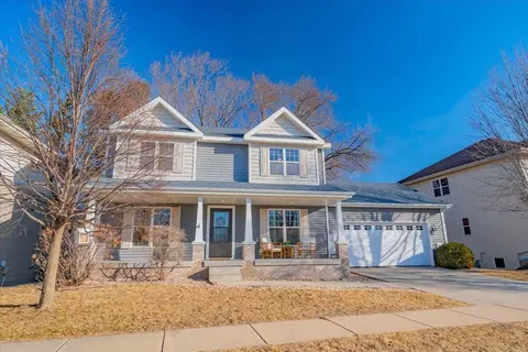 8802 White Coral Way, Middleton, WI 53562