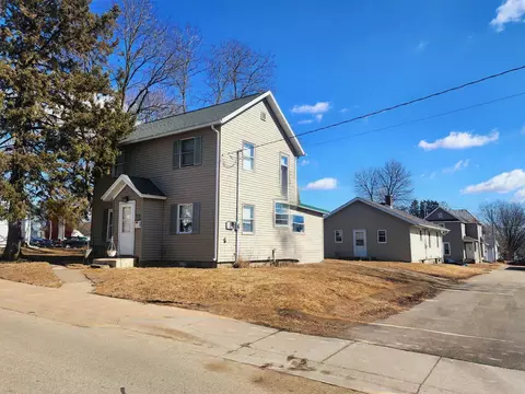 265 N 4th St, Platteville, WI 53818