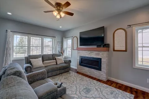 285 S Goldenrod Dr, Sun Prairie, WI 53590