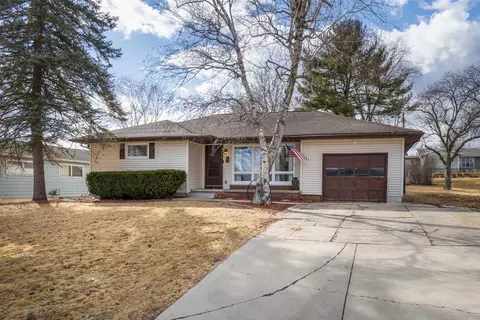 998 Dix St, Columbus, WI 53925
