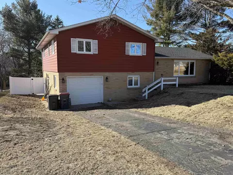2768 S Mohican Dr, Beloit, WI 53511