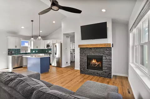 665 Porter Rd, Evansville, WI 53536