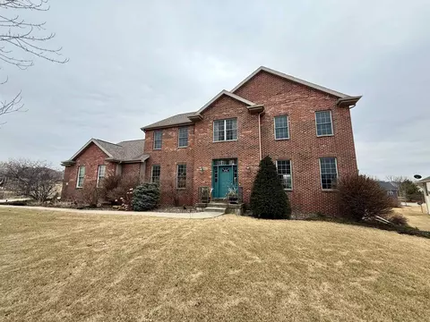 13 Kingswood Cir, Verona, WI 53593