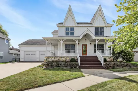 1605 Kohler Ct, Waunakee, WI 53597