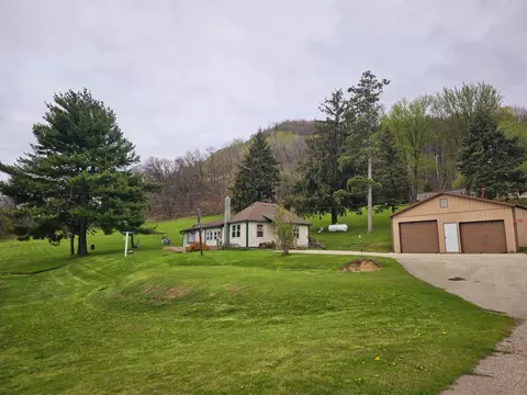 14439 Fixit Ln, Ferryville, WI 54628