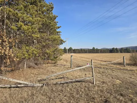 701 N 1st St, Avoca, WI 53506