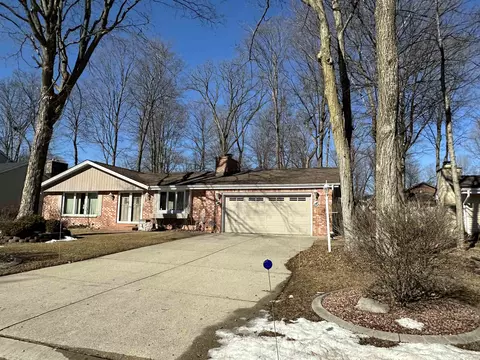 15900 Armour Ave, New Berlin, WI 53151