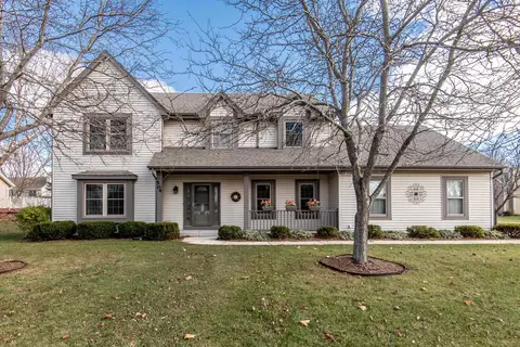504 Eastern Trl, Mukwonago, WI 53149