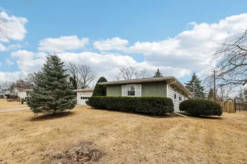 1329 Ellenwood Dr, Madison, WI 53714
