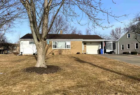 962 Waterloo St, Columbus, WI 53925