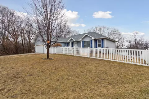 2111 Shore Dr, Beloit, WI 53511