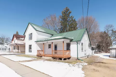 506 E Chestnut St, Pardeeville, WI 53954