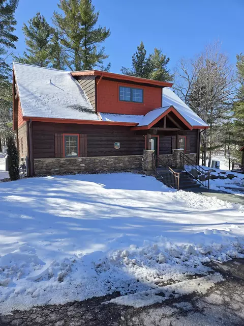 1050 Canyon Rd #18, Lake Delton, WI 53940