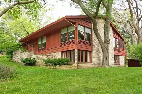 2200 Sinnissippi Ln, Janesville, WI 53548