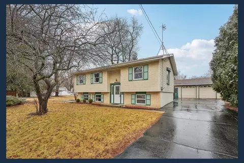 311 Riviera Ln, Watertown, WI 53094