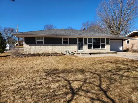 855 Hillside Dr, Jefferson, WI 53549