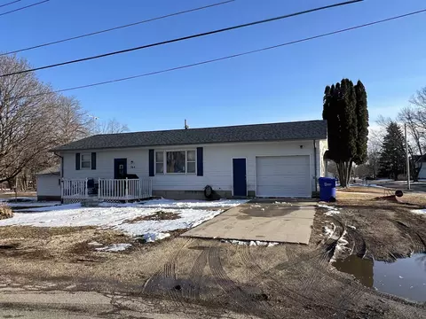 304 NE Lincoln Dr, Oelwein, IA 50662